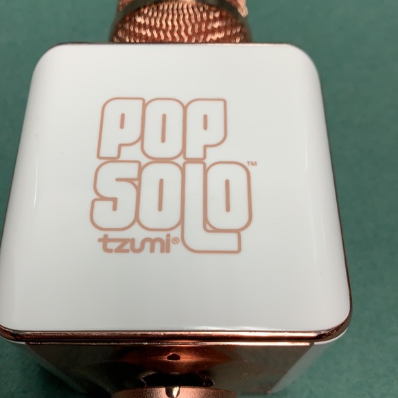 Pop solo karaoke cordless blue tooth microphone. - Picture 4 of 17